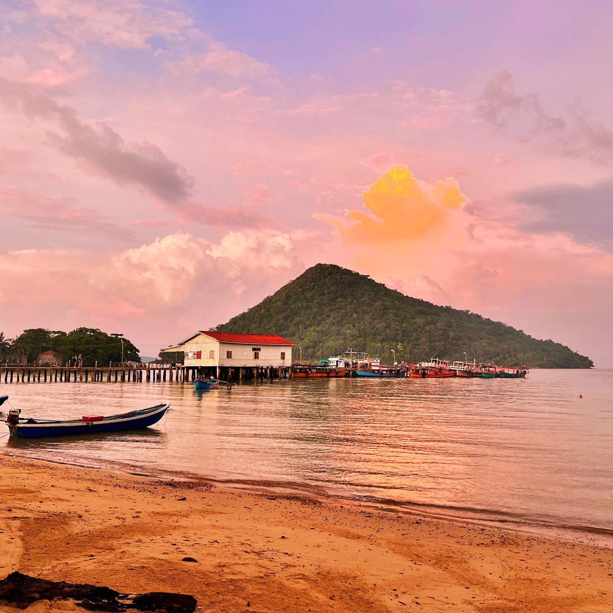 Happiness Guesthouse เกาะรงสำลน ภายนอก รูปภาพ