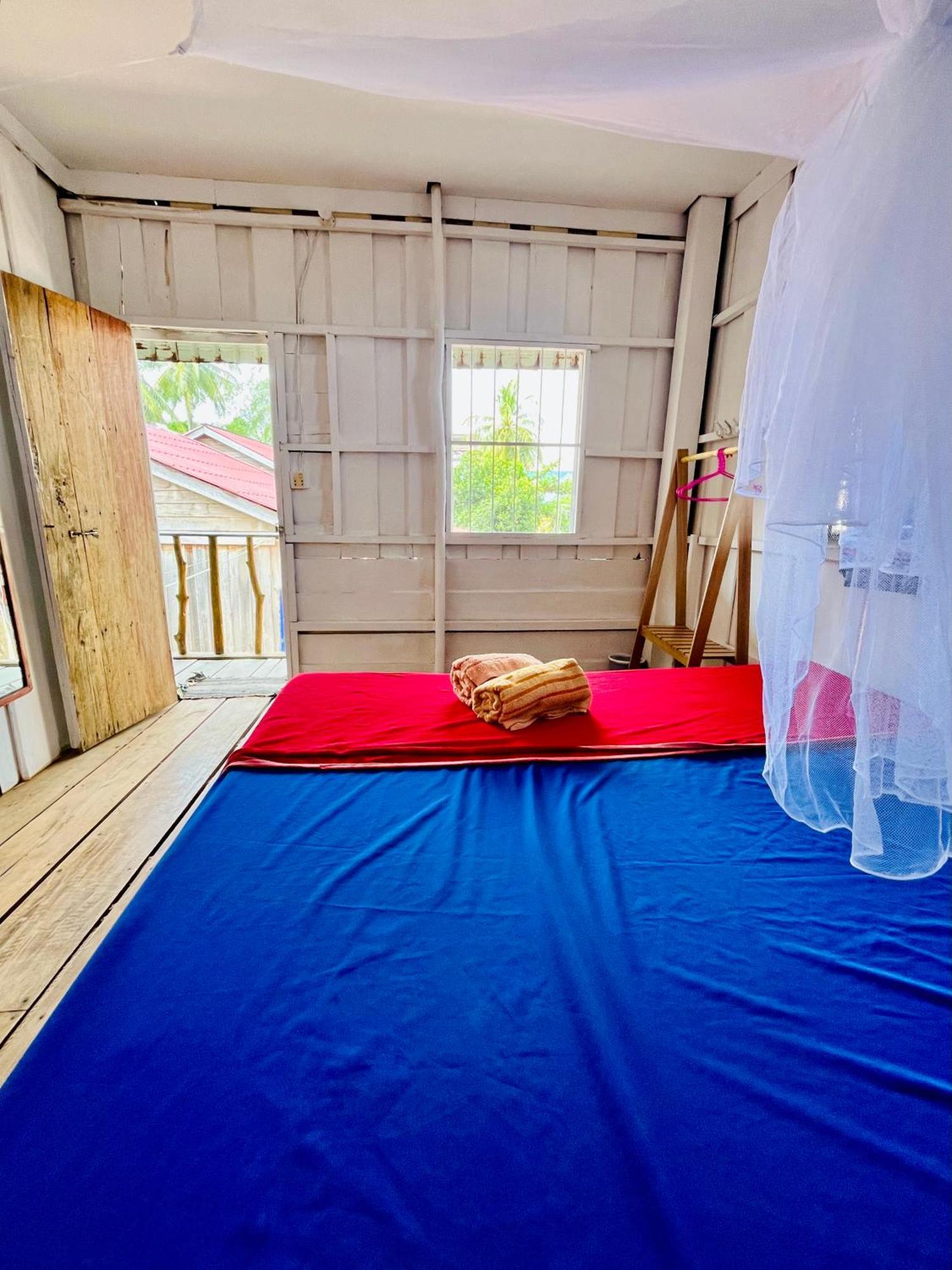 Happiness Guesthouse เกาะรงสำลน ภายนอก รูปภาพ