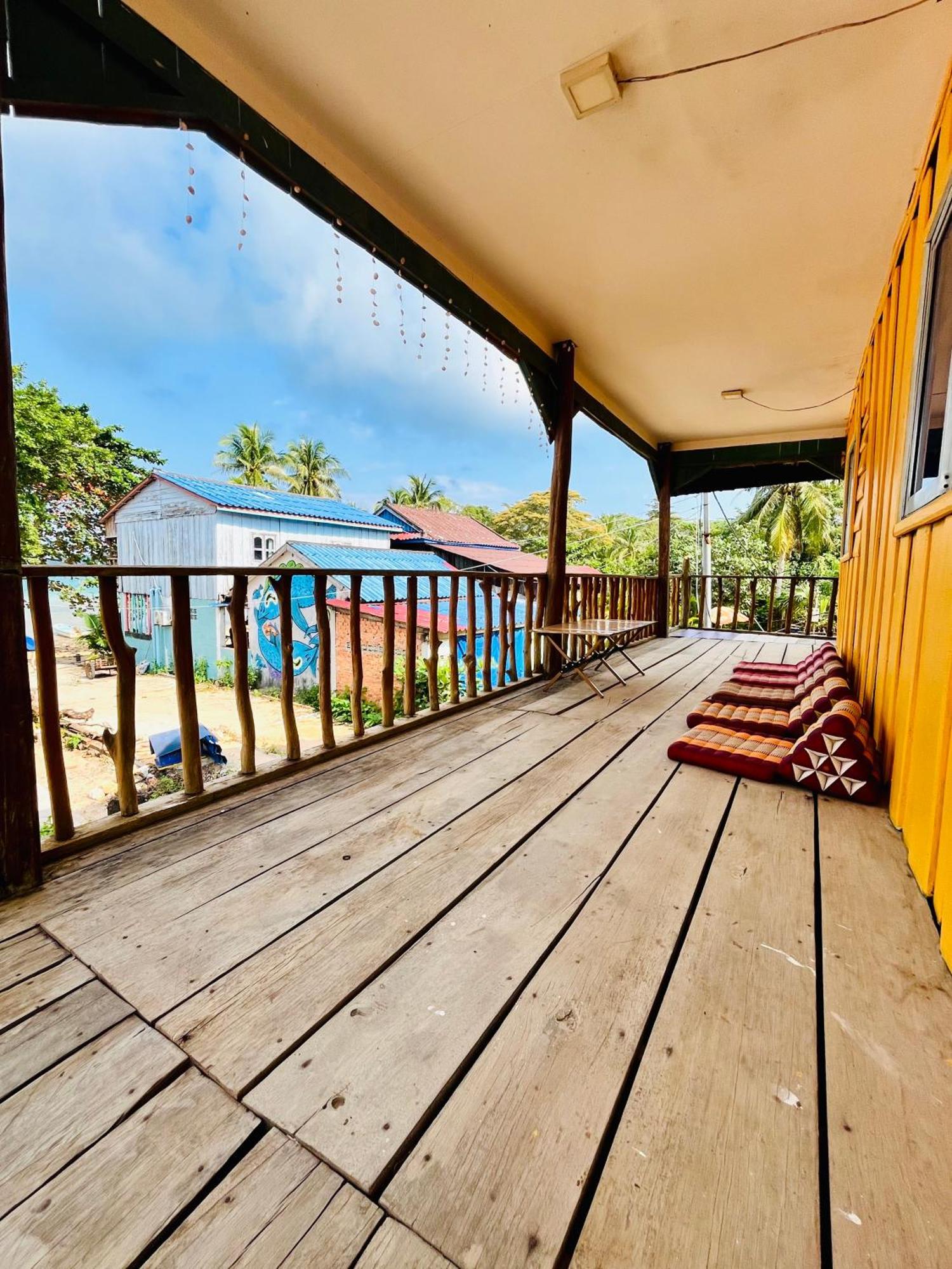 Happiness Guesthouse เกาะรงสำลน ภายนอก รูปภาพ